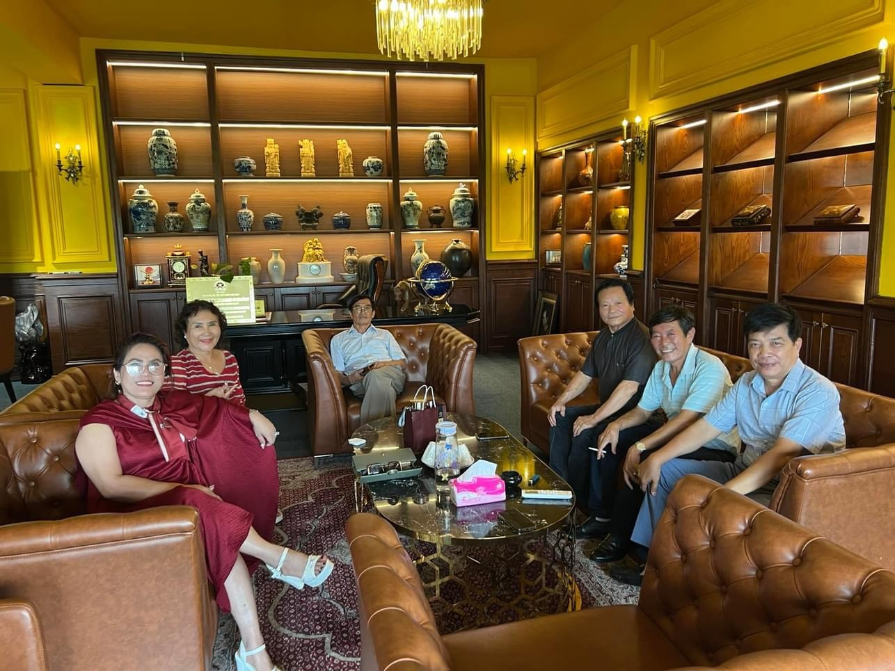Đoàn Cựu sinh viên Đại học Tổng hợp 69-71 chiến đấu tại Thành cổ Quảng Trị đến thăm và trao đổi công việc tại Trung tâm HRC
